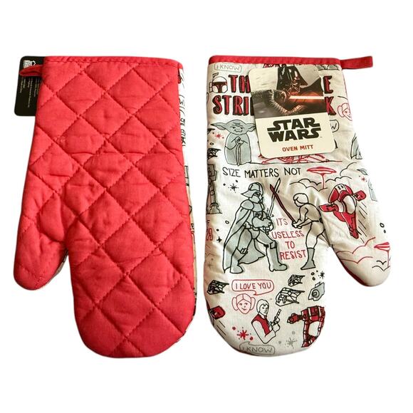Star Wars Red White 2 Oven Mitts Darth Vader Yoda Luke Skywalker - Picture 2 of 2